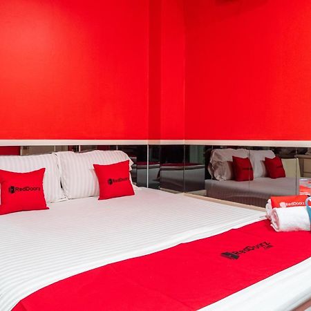 Reddoorz Plus Near Chadstone Mall Бекаси Экстерьер фото
