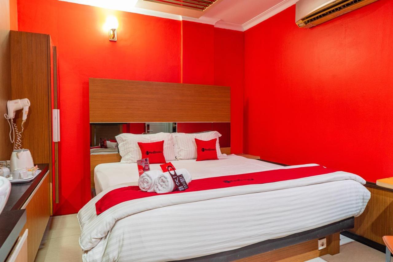 Reddoorz Plus Near Chadstone Mall Бекаси Экстерьер фото