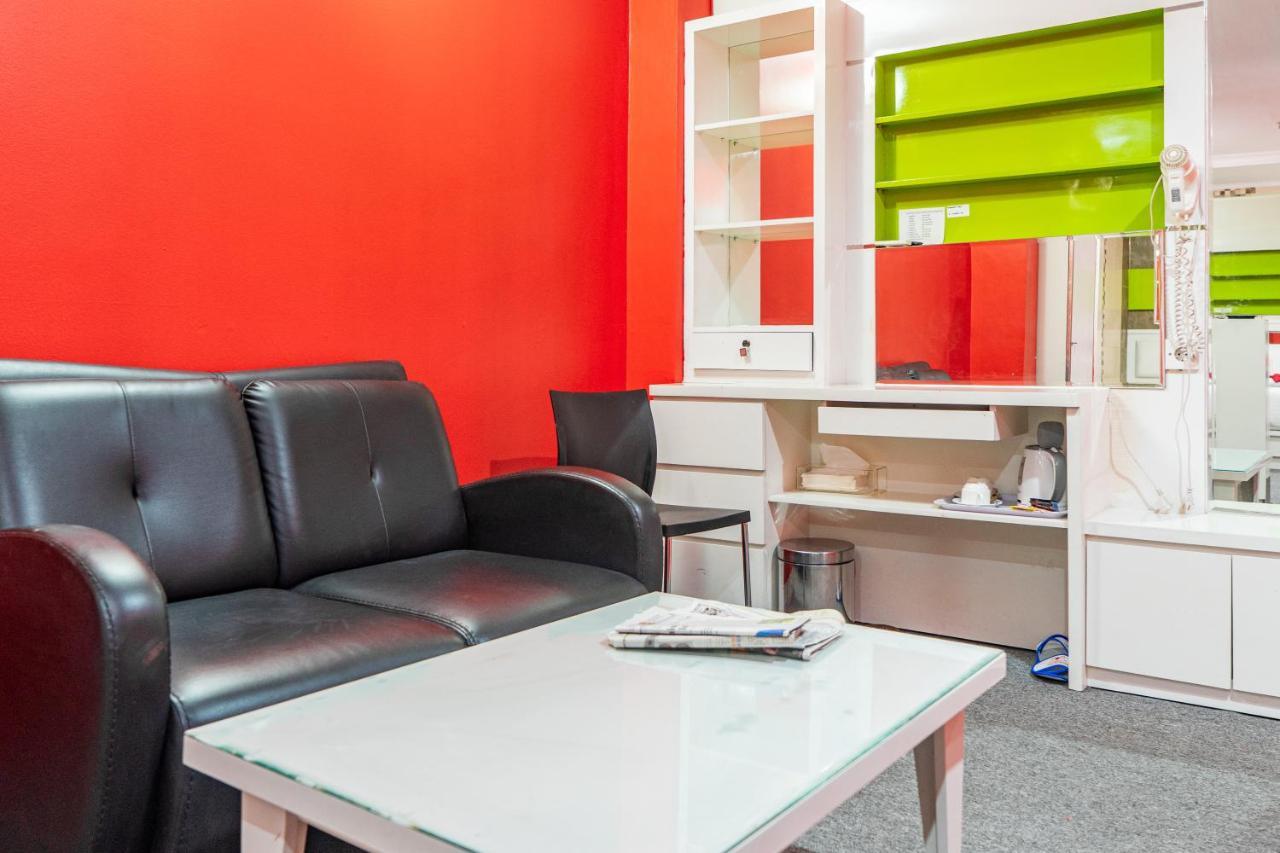 Reddoorz Plus Near Chadstone Mall Бекаси Экстерьер фото
