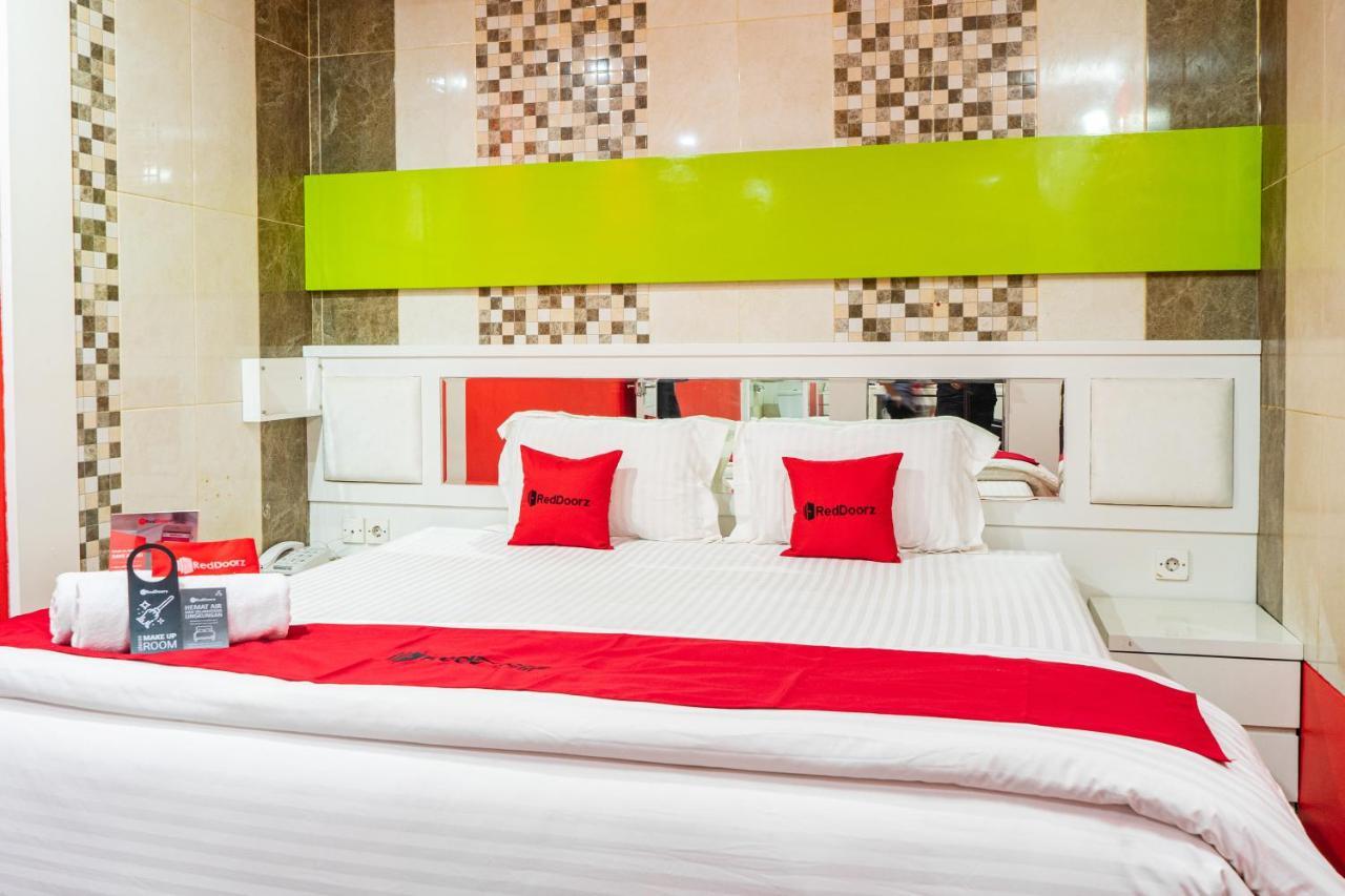 Reddoorz Plus Near Chadstone Mall Бекаси Экстерьер фото