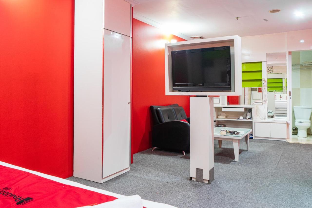 Reddoorz Plus Near Chadstone Mall Бекаси Экстерьер фото